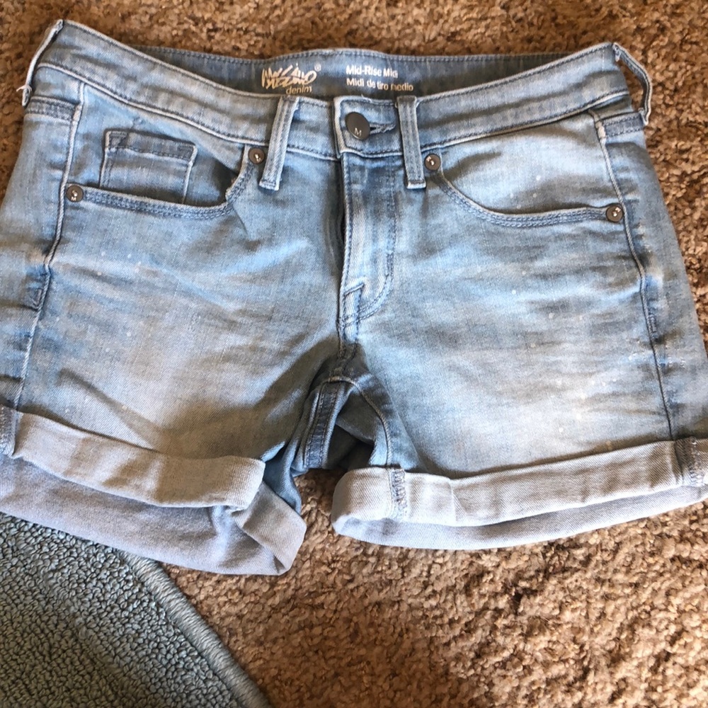 Mid-rise midi denim shorts!